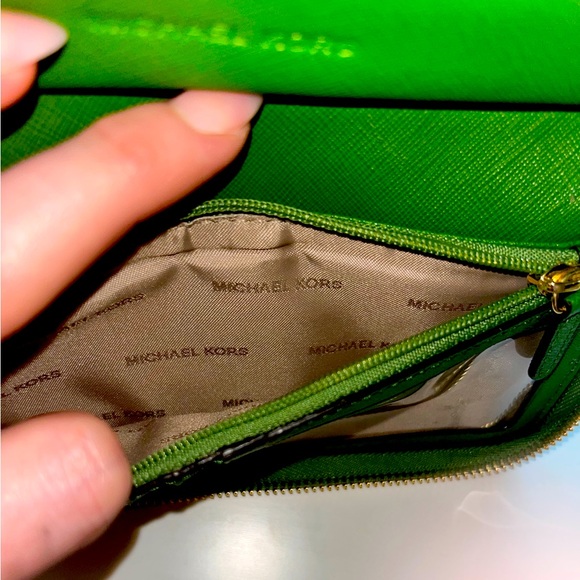 MICHAEL KORS Mercer Wallet Wristlet + Phone | True Green | Leather - Picture 6 of 7